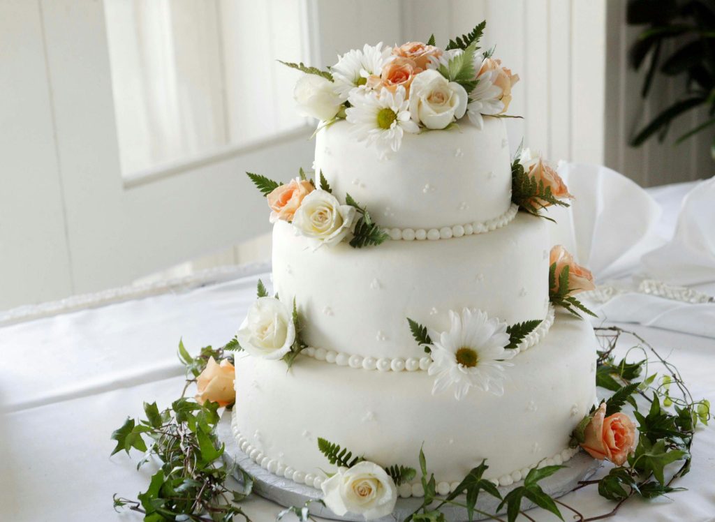pexels-photo-1702373-1702373 White Icing Cover Cake